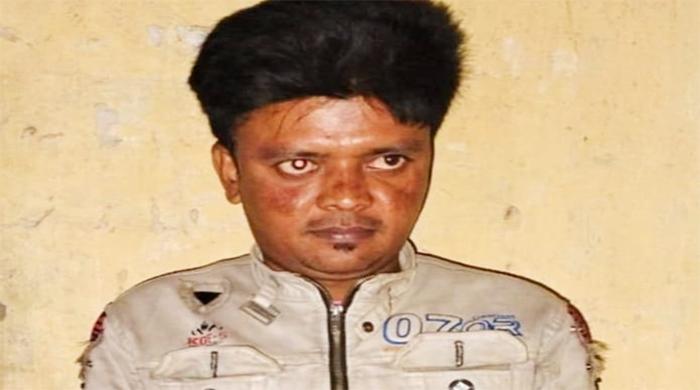 গোবিন্দগঞ্জে ফেনসিডিলসহ ‘কারবারি’ গ্রেপ্তার গোবিন্দগঞ্জে ফেনসিডিলসহ ‘কারবারি’ গ্রেপ্তার