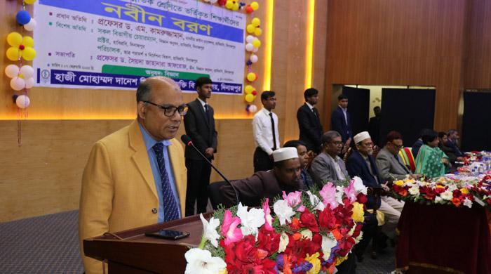 দিনাজপুর হাবিপ্রবিতে বিজ্ঞান অনুষদের শিক্ষার্থীদের নবীন বরণ