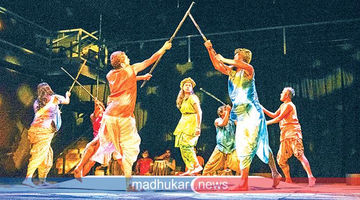 শততম প্রদর্শনীতে বটতলা নাট্যদলের খনা নাটক