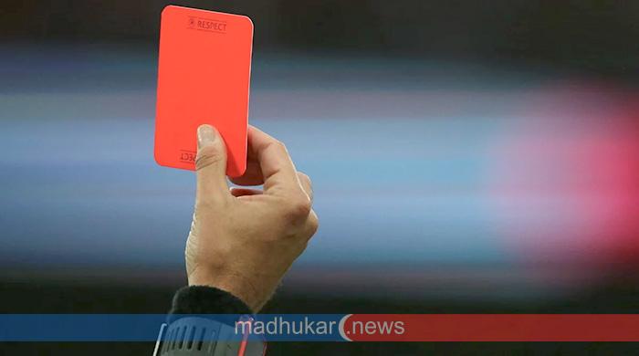 ফুটবল ম্যাচে ২৪ লাল কার্ড: শৃঙ্খলা ভঙ্গের নজির