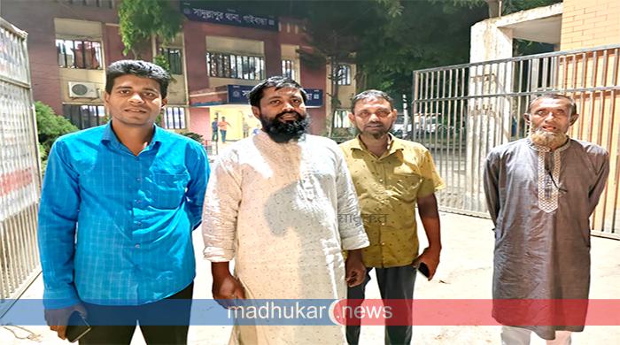 সাদুল্লাপুরে অপহৃত সেই পল্লি চিকিৎসককে পরিবারের কাছে হস্তান্তর