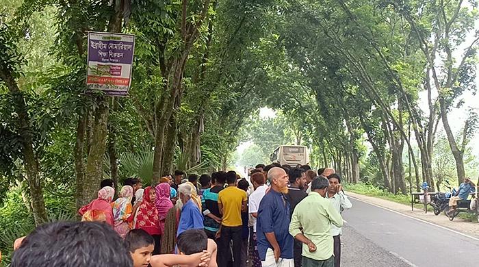দিনাজপুরের বীরগঞ্জে সড়ক দুর্ঘটনায় মা ছেলে নিহত