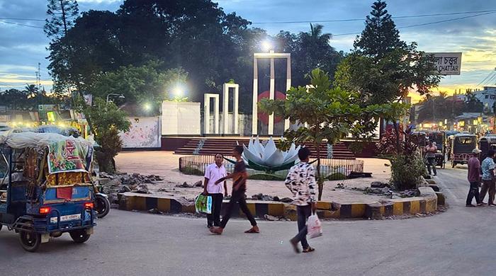 কুড়িগ্রামে শাপলা চত্বর ভেঙে রাস্তা প্রশস্ত করায় জনমনে ক্ষোভ