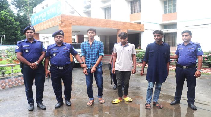গাইবান্ধায় যাত্রী সেজে অটোরিকশা ছিনতাই, ৪ যুবক গ্রেফতার