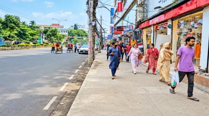 মিরপুরে দখলমুক্ত ফুটপাতে পথচারীদের স্বস্তি মিরপুরে দখলমুক্ত ফুটপাতে পথচারীদের স্বস্তি