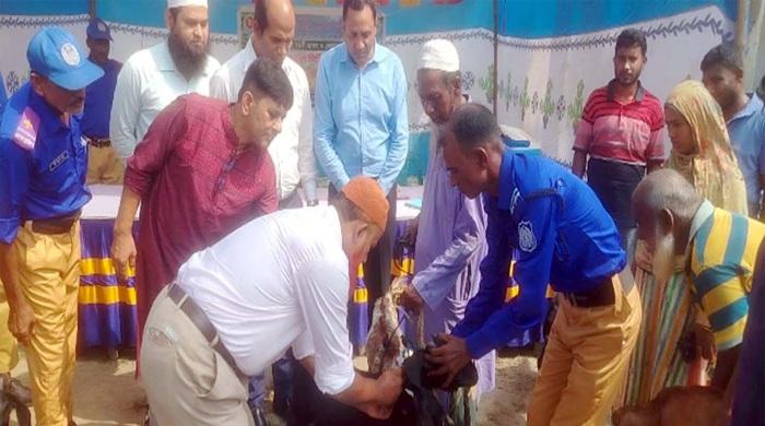 পলাশবাড়ীতে পিপিআর রোগ প্রতিরোধে বিনামূল্যে টিকা প্রদান