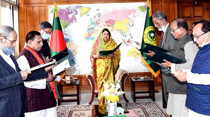 নবনির্বাচিত ছয় সংসদ সদস্য শপথ নিলেন 