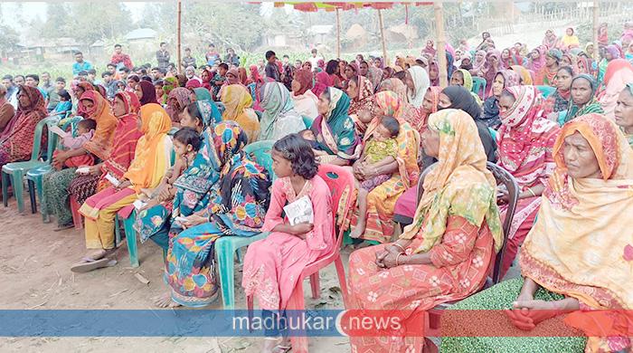 পুরুষ মাঠে ব্যস্ত বোরো রোপণে নির্বাচনী মাঠ সামলাচ্ছেন নারীরা