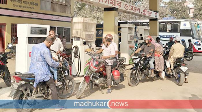 গাইবান্ধা জেলার সর্বত্র হঠাৎ জ্বালানি তেলের সংকট