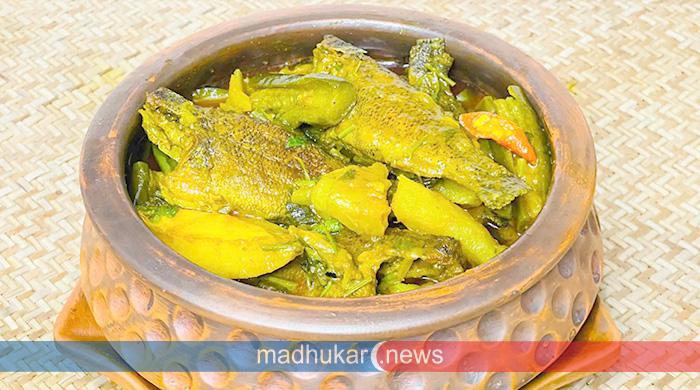 টক-মিষ্টি-ঝাল মেনি মাছের রসা: রইল সহজ রেসিপি