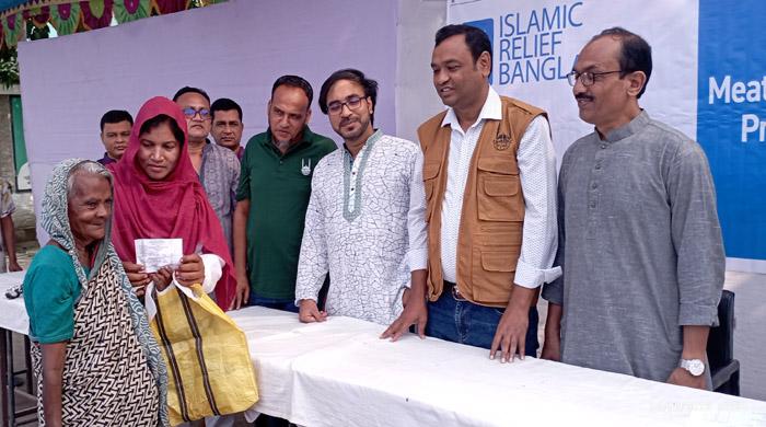 গাইবান্ধায় ৪ হাজার ২০০ অসহায় পরিবার পেলো কোরবানির মাংস