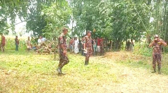 লালমনিরহাট সীমান্তে পুশইন চেষ্টা রুখে দিল বিজিবি ও স্থানীয়রা