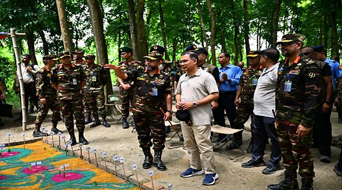 সেনাবাহিনীর গ্রীষ্মকালীন মহড়া পরিদর্শন প্রধানমন্ত্রীর
