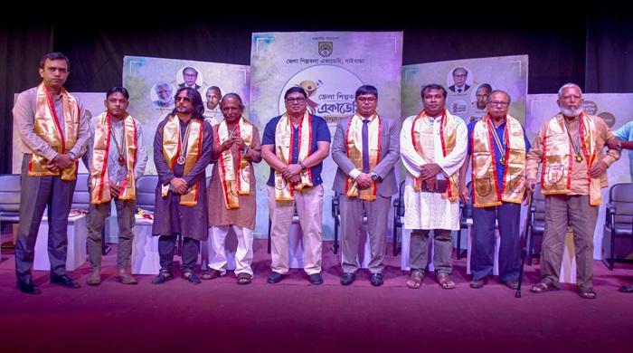 গাইবান্ধা জেলা শিল্পকলা একাডেমির সম্মাননা ২৫’ প্রদান