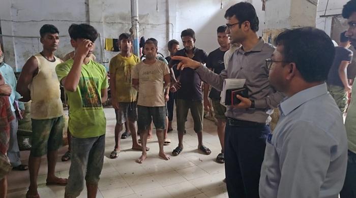 বগুড়ায় চানাচুর নোংরা পরিবেশে উৎপাদন, ৩ লাখ টাকা জরিমানা