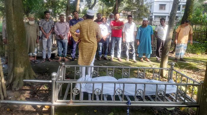 গাইবান্ধায় বেওয়ারিশ বৃদ্ধার লাশ দাফন