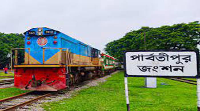 পার্বতীপুরে ট্রেন ও ট্রাক্টরের ধাক্কায় নিহত ২