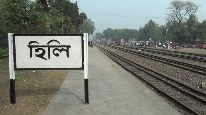 হিলিতে বরেন্দ্র এক্সপ্রেসের ধাক্কায় যুবক নিহত 