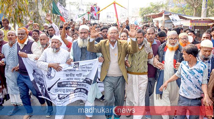 গাইবান্ধায় জাতীয় পার্টির বিশাল নির্বাচনি মিছিল