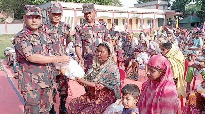 দিনাজপুরে বিজিবি‘র উদ্যোগে ইফতার সামগ্রী বিতরণ