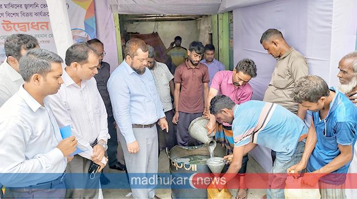 চরাঞ্চলের জ্বালানি সংকটে নিরসনে ডিজেল বিক্রির উদ্বোধন করলেন ডিসি