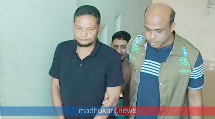 গোবিন্দগঞ্জ ১৬ মাদক মামলার আসামী তারাজুল ডিবি পুলিশের হাতে গ্রেফতার 