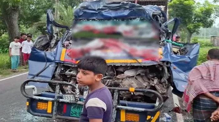 টাঙ্গাইলে ট্রাক-পিকআপের সংঘর্ষে নিহত ৪