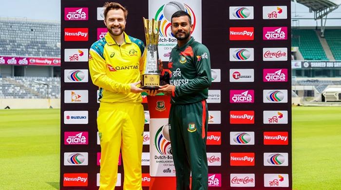 প্রথম ওয়ানডেতে অস্ট্রেলিয়ার বিপক্ষে ব্যাটিংয়ে বাংলাদেশ, একাদশে মোসাদ্দেক