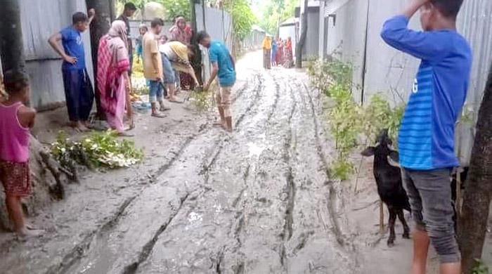 কাটাদ্বারা-খেয়াঘাট কাঁচা রাস্তায় জনদুর্ভোগ