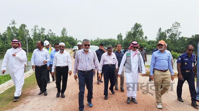 নির্মাণাধীন তিস্তা পিসি গার্ডার সেতু পরিদর্শনে সৌদি প্রতিনিধি