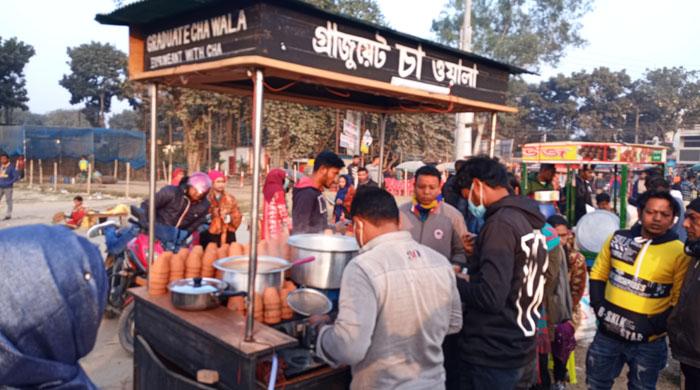 দিনাজপুরে গ্র্যাজুয়েট চা-ওয়ালা