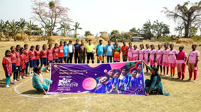 গোবিন্দগঞ্জে সাঁওতাল নারীদের ফুটবল প্রতিযোগিতা