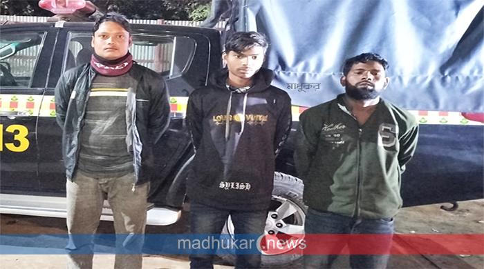 গাইবান্ধায় আবাসিক হোটেল থেকে গাঁজাসহ গ্রেফতার ৩