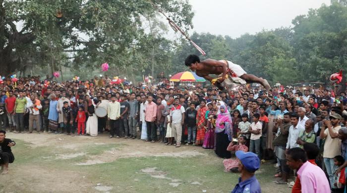 ফুলবাড়ীতে ঐতিহ্যবাহী চড়কসহ গ্রামীণ মেলা অনুষ্ঠিত
