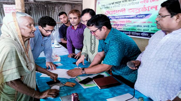 ফুলবাড়ীতে বয়স্ক, বিধবা, স্বামী নিগৃহিতা ও প্রতিবন্ধী ভাতা কাযক্রমের উদ্বোধন