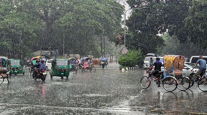 ২৪ ঘণ্টা অতি ভারি বৃষ্টির সতর্কতা, ১৪ জেলায় ঝড়ের আভাস