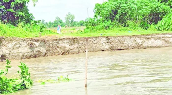 পানি কমছে বাড়ছে আতঙ্ক