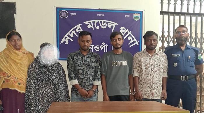 নওগাঁয় নারীসহ হানিট্র্যাপ চক্রের ৪ সদস্য গ্রেপ্তার