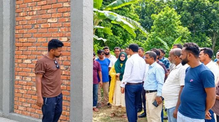 ঘোড়াঘাট-পলাশবাড়ী সিমানা জটিলতা,জনগনের বাঁধার মুখে কাজ বন্ধ