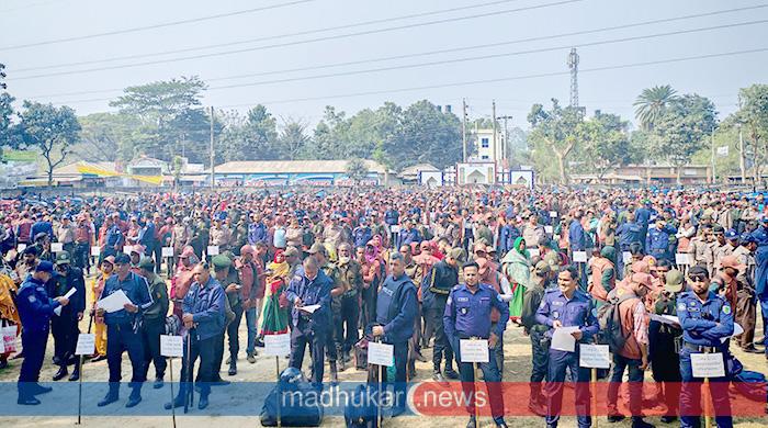 গোবিন্দগঞ্জে নির্বাচন ও গণভোট উপলক্ষ্যে আইন-শৃঙ্খলা বাহিনীর ব্রিফিং 