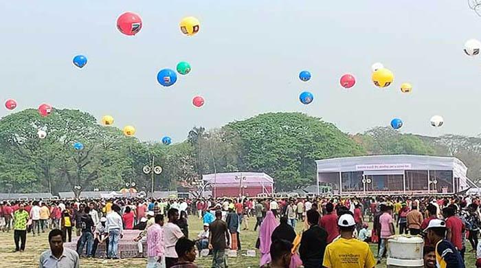 ময়মনসিংহে প্রধানমন্ত্রীর জনসভা মিছিল নিয়ে সার্কিট হাউস ময়দানে আসছেন নেতাকর্মীরা
