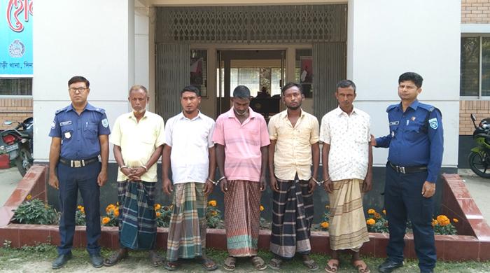 ফুলবাড়ীতে পাঁচজন জুয়াড়িসহ সাতজন আটক