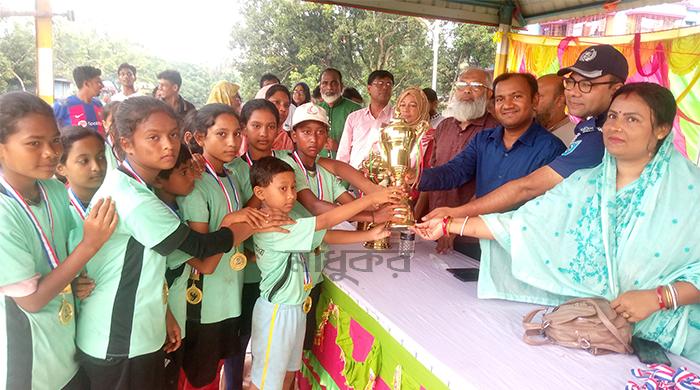 সুন্দরগঞ্জে বঙ্গবন্ধু ও বঙ্গমাতা ফুটবল টুর্নামেন্টের সমাপনী