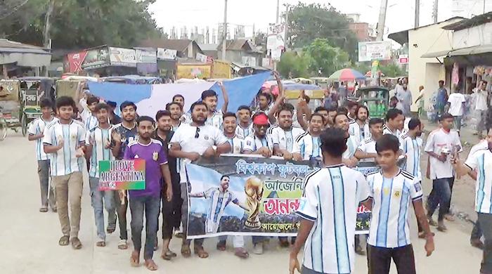 বিশ্বকাপ উন্মাদনা: গাইবান্ধা শহরে আর্জেন্টিনার বিশাল আনন্দ শোভাযাত্রা