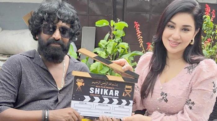 নেপালে অপুর শিকার শুরু
