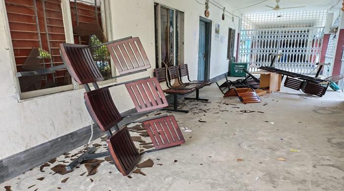 গাইবান্ধার ফুলছড়িতে উপজেলা নির্বাহী কর্মকর্তার কার্যালয় ভাংচুর