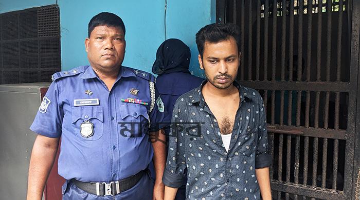 গাইবান্ধায় ডিএসবি পরিচয়ে প্রতারণা, যুবক আটক