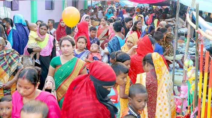 ফুলবাড়ীতে বউ মেলায় ঢুকতের পারে না পুরুষরা