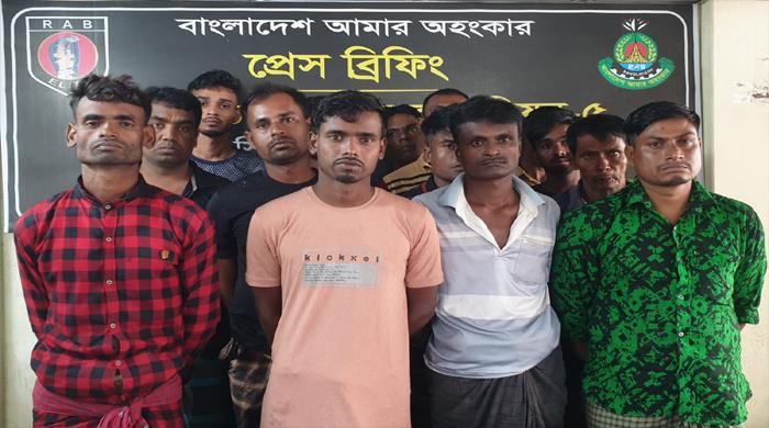 নওগাঁয় ডাকাতির সময় হাতেনাতে ১৪ ডাকাত গ্রেফতার