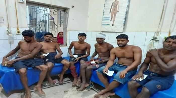 রাজবাড়ীতে নৌকা বাইচে সংঘর্ষ, নৌকা ডুবে আহত ১৪